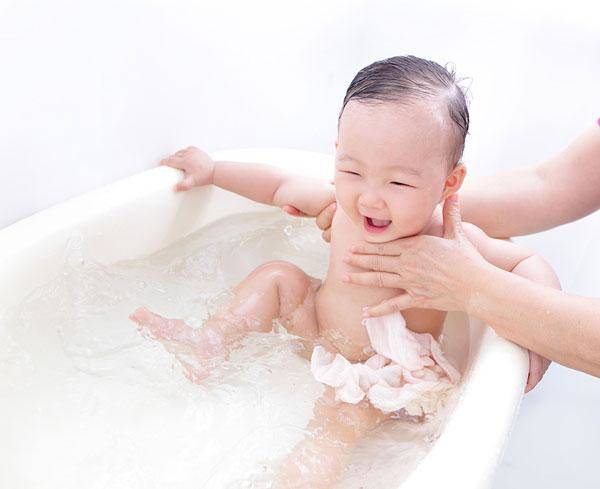 Review Top #19 sữa tắm cho bé và trẻ sơ sinh [ tốt + an toàn nhất 2021] 54